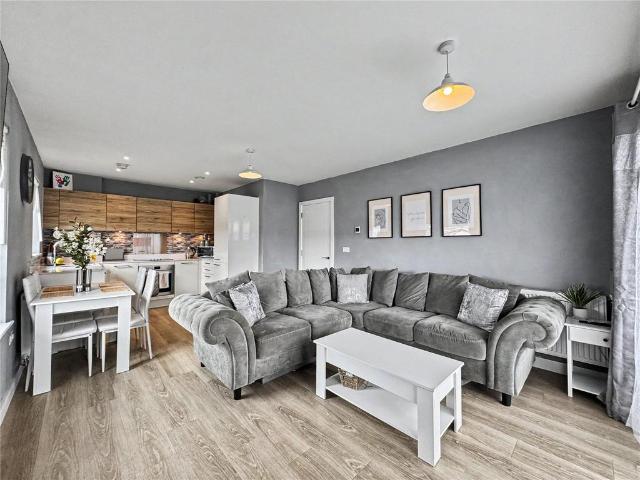 Flat for sale in Brompton, Gillingham