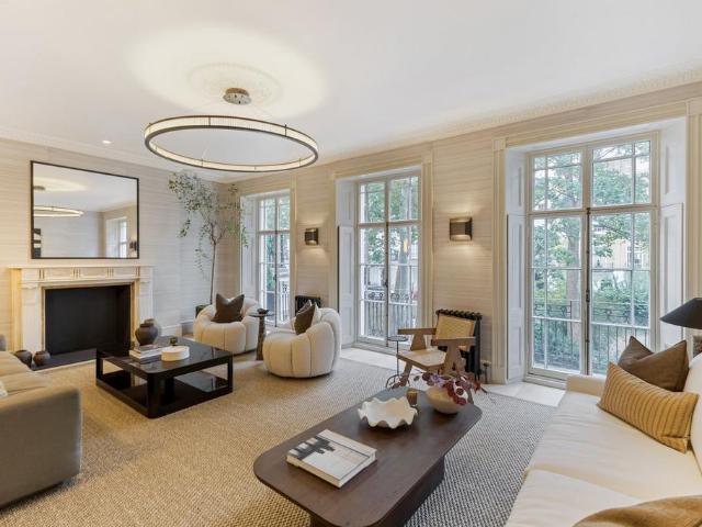 Flat for sale in Chelsea, Greater London