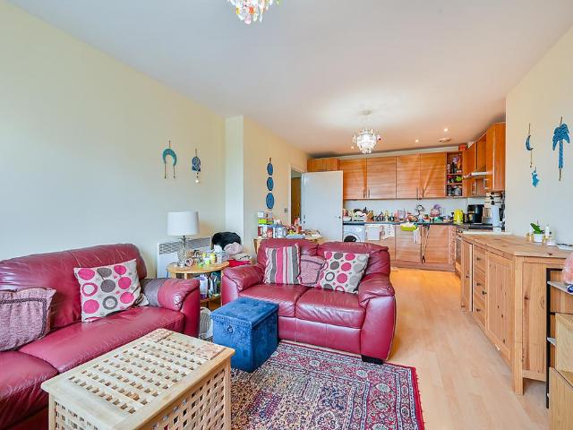 Flat for sale in London Borough of Ealing, Hanwell