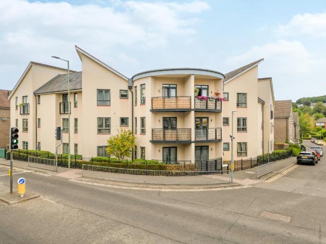 Flat for sale in Pouchen End, Hertfordshire