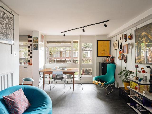 Flat for sale in Walworth, Greater London
