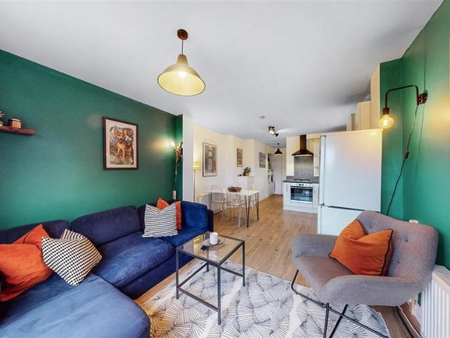 Flat for sale in College Park, Greater London