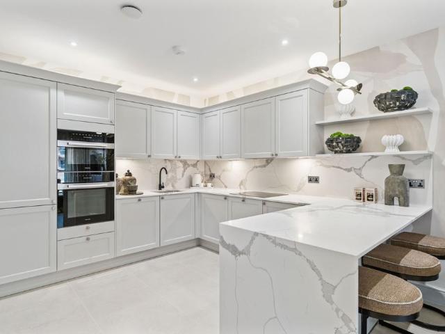 Flat for sale in Chalfont St. Peter, Denham