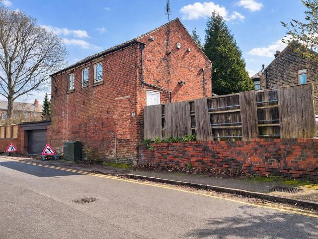 Flat for sale in Shaw Lands, Pogmoor