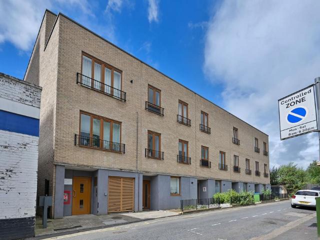 Flat for sale in North Watford