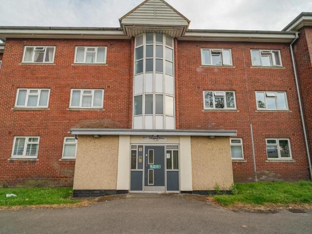 Flat for sale in Cheadle, Greater Manchester