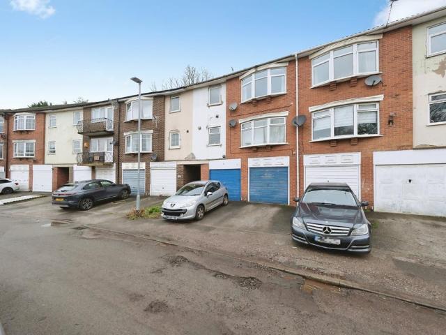 Flat for sale in Gedling, East Midlands
