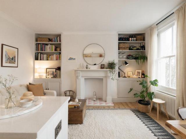 Flat for sale in Islington, Greater London