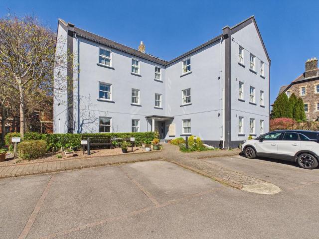 Flat for sale in Abergavenny