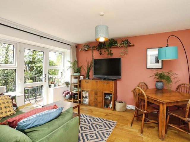Flat for sale in London Borough of Croydon, Upper Norwood