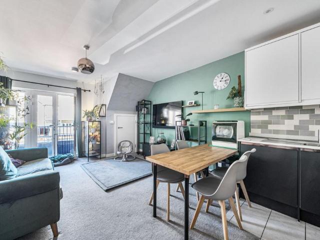 Flat for sale in London Borough of Croydon, Greater London