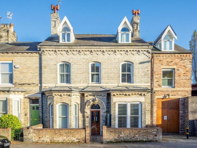 Flat for sale in The Groves, High Field