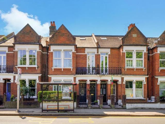 Flat for sale in Putney, Greater London
