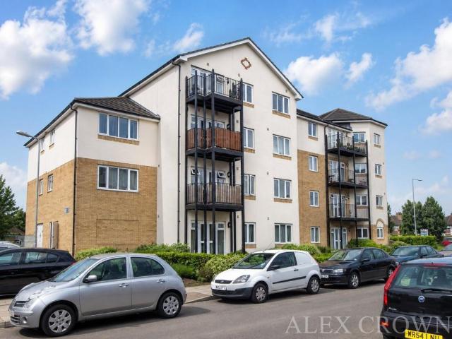 Flat for sale in Ponders End, Greater London
