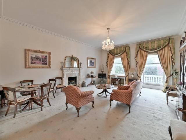 Flat for sale in South Kensington, Greater London