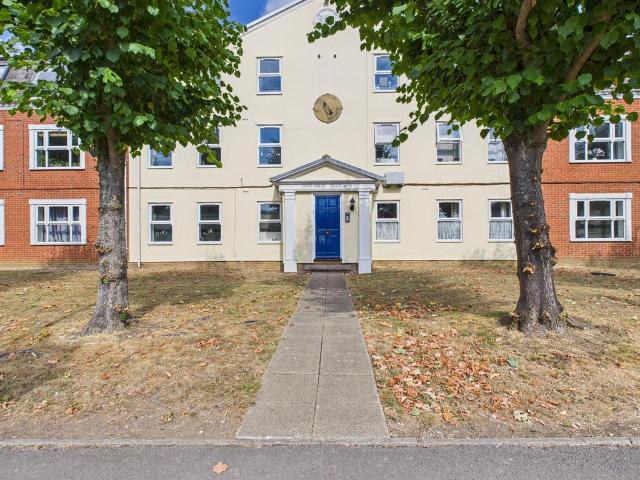 Flat for sale in Watermead, Buckinghamshire
