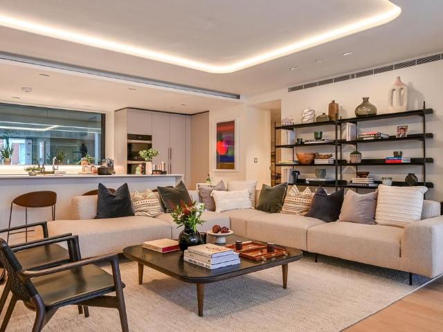 Flat for sale in Marylebone, Greater London
