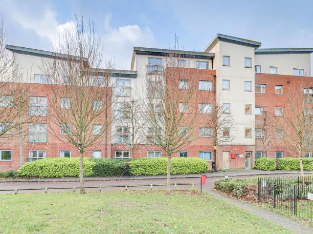 Flat for sale in St Albans, Five Acres