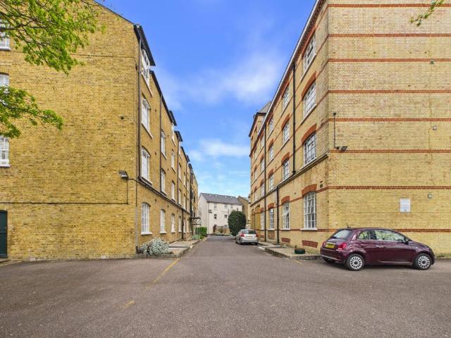 Flat for sale in Greater London