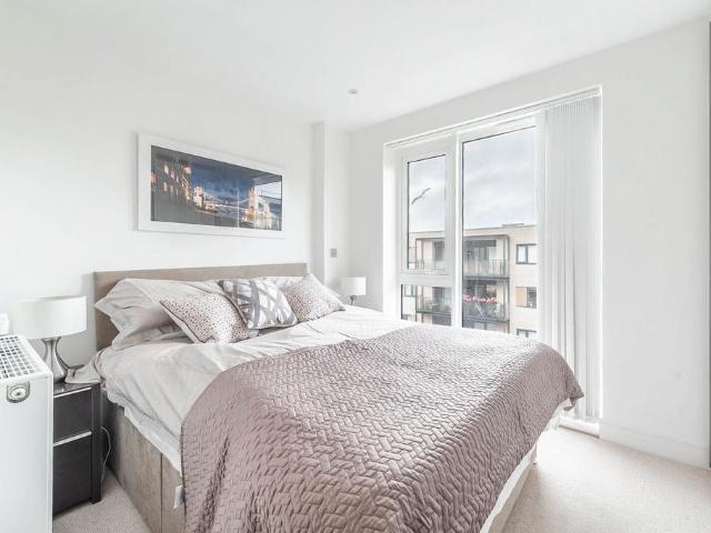 Flat for sale in Kingsbury, Greater London
