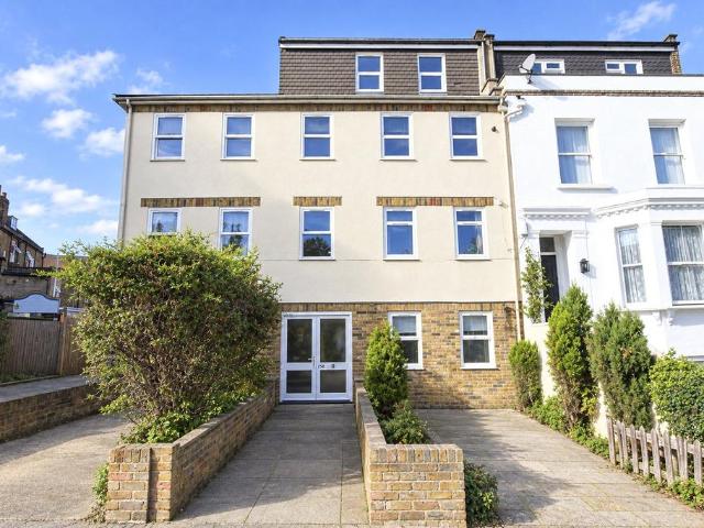 Flat for sale in Royal Borough of Greenwich, Greater London