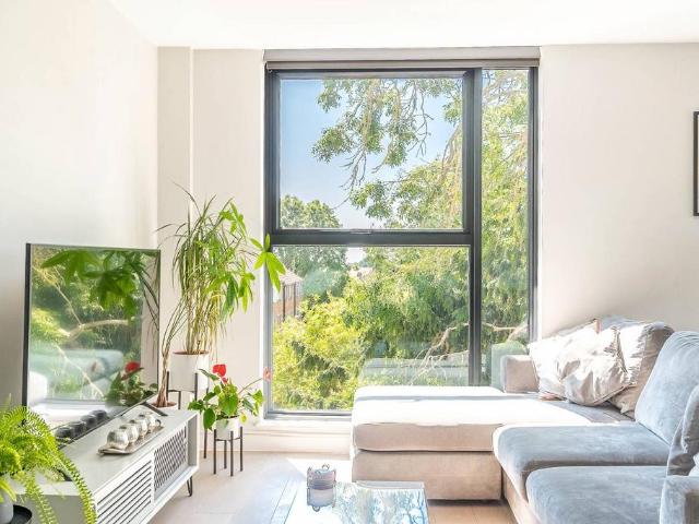Flat for sale in Ruislip, Eastcote