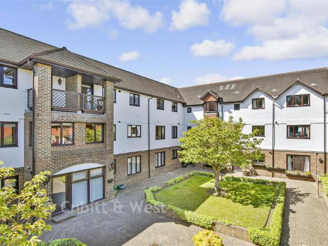 Flat for sale in Red Hill, Surrey