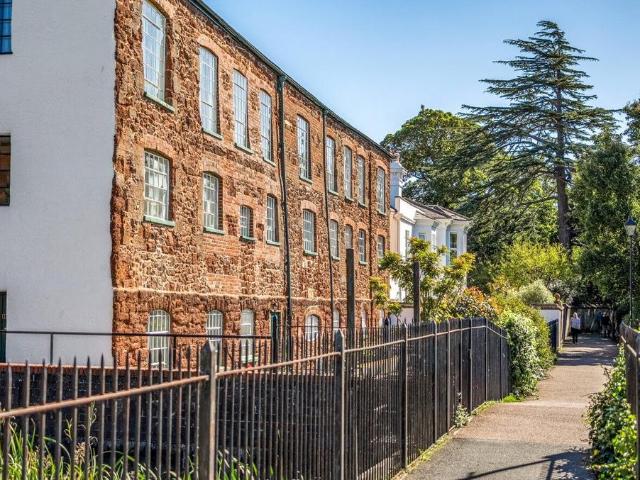 Flat for sale in St Leonards, Watergate