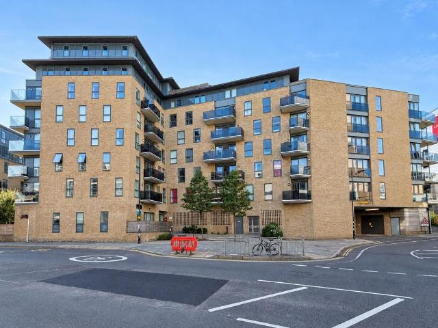 Flat for sale in Round Hill, Brighton