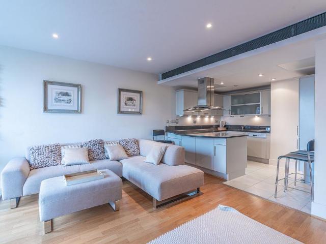 Flat for sale in Putney, Greater London