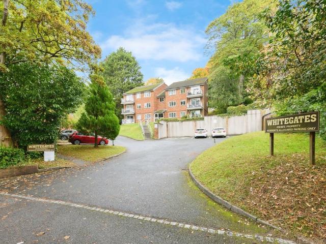 Flat for sale in Hillview, Surrey