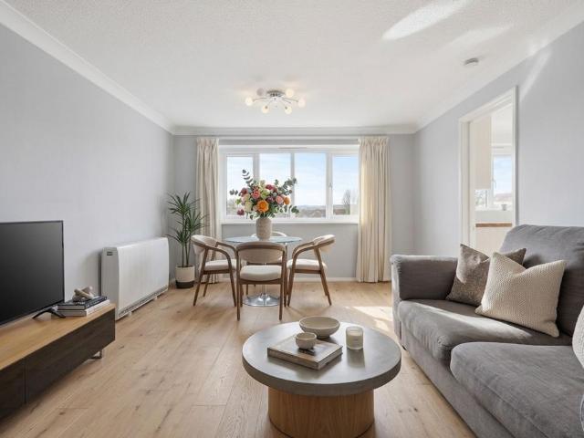 Flat for sale in Sunnymede, Billericay