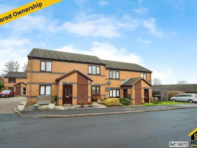 Flat for sale in Walton, West Yorkshire