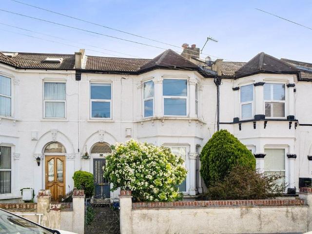 Flat for sale in London Borough of Lewisham, Greater London