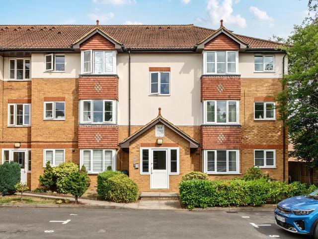 Flat for sale in Row Town, Surrey