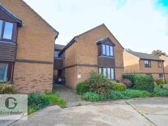 Flat for sale in Acle, Crostwick