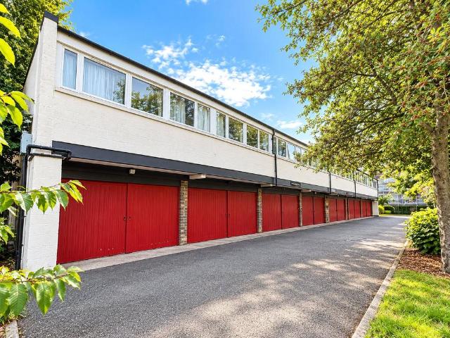 Flat for sale in Blackheath Royal Standard, Greater London
