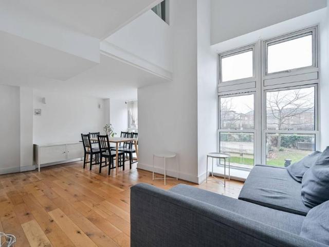 Flat for sale in Plumstead, Greater London