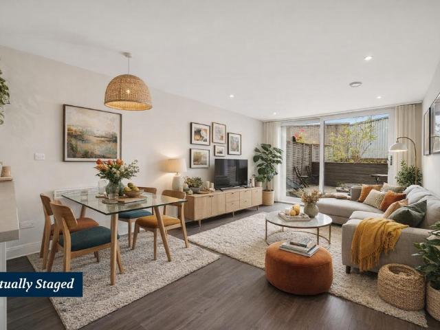 Flat for sale in Camberwell, Greater London