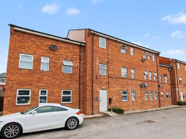 Flat for sale in Kinsley, West Yorkshire