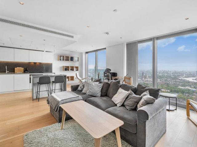 Flat for sale in Canary Wharf, Greater London