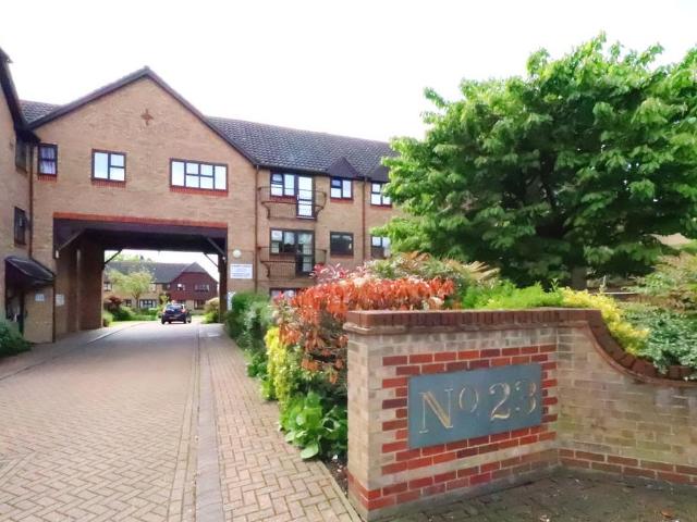 Flat for sale in Lessness Heath, Greater London
