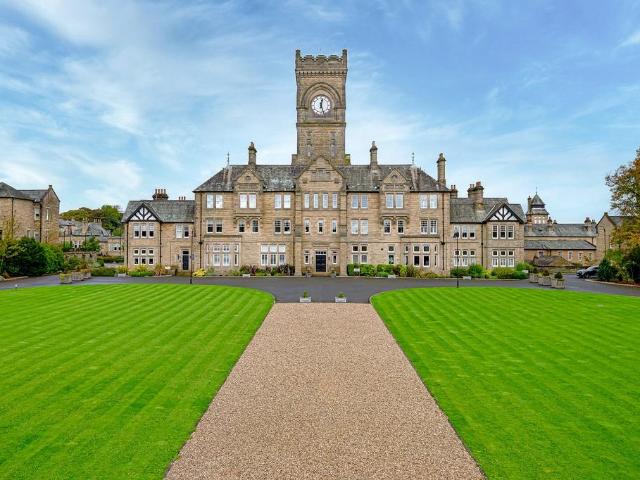 Flat for sale in Tranmere Park, West Yorkshire