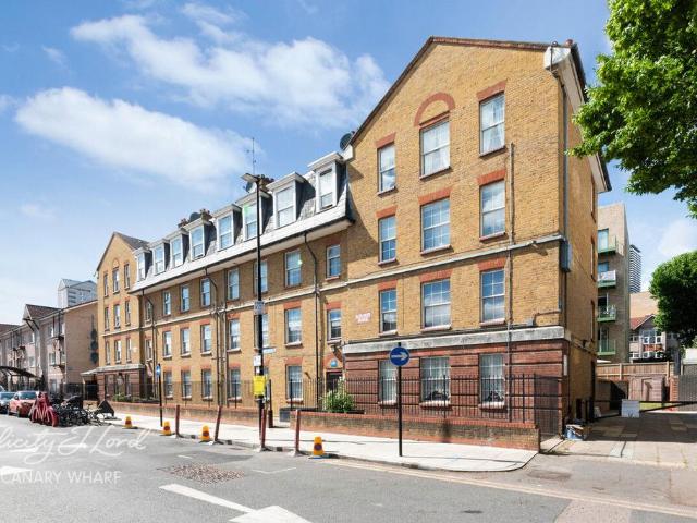 Flat for sale in Isle Of Dogs, Greater London