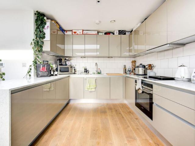 Flat for sale in London Borough of Hammersmith and Fulham, Greater London
