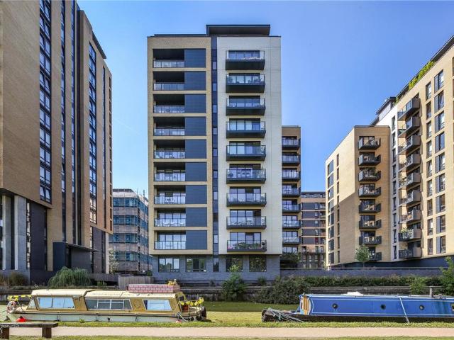 Flat for sale in Suttons Wharf, Greater London