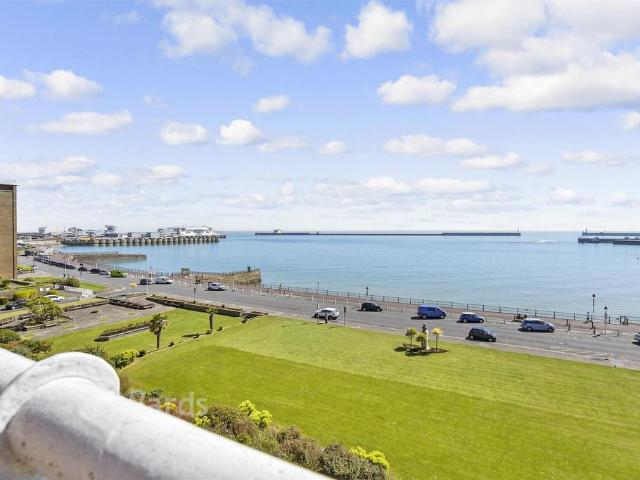 Flat for sale in Clarendon, Dover
