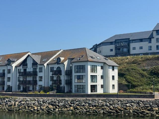 Flat for sale in Waun Fawr, Wales