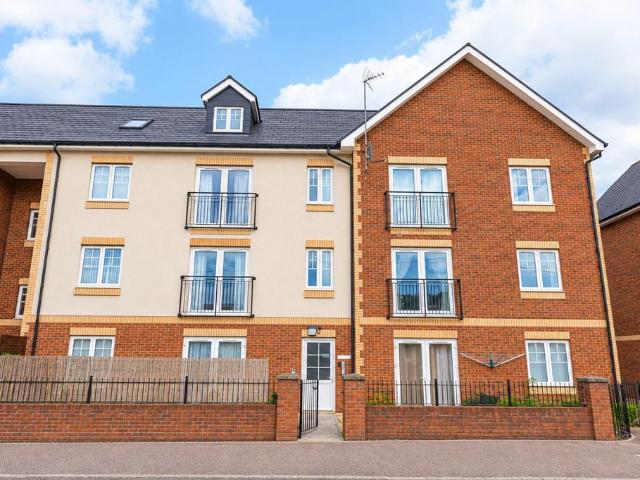 Flat for sale in Rogerstone, Wales