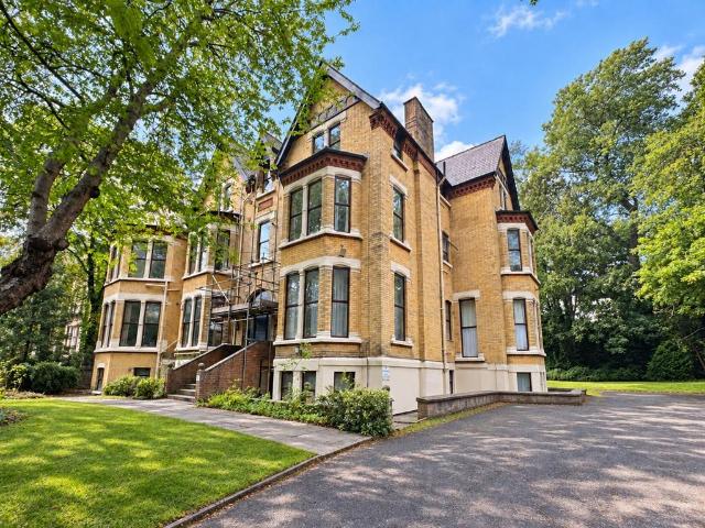 Flat for sale in Aigburth, Liverpool